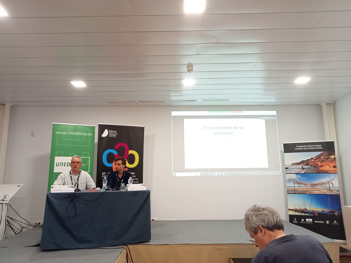 🗣️ "Nos preocupa a los politólogos: las personas que están más polarizadas también van a consentir menos las derrotas, deteriorando los pilares de la democracia", @LluisOrriols.

Curso de verano Festival <a href="/humanitatsdenia/">Dénia Festival de les Humanitats</a> 🤝 <a href="/UNEDDENIA/">UNED DÉNIA</a> 

<a href="/XColler/">Xavier coller</a> <a href="/Joanmirafet/">Joanmi Rafet</a>