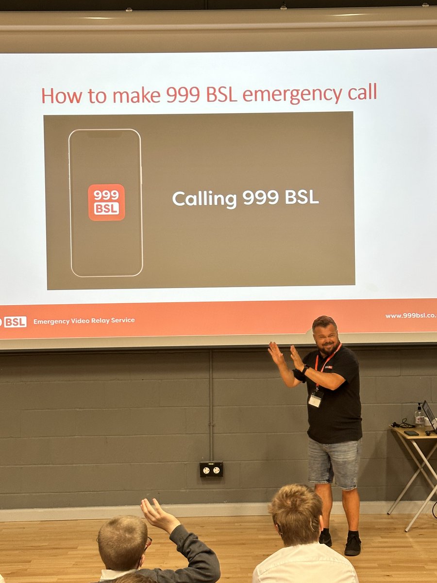 Our students are fully equipped with the knowledge they need to handle emergencies! Huge thanks to Matthew Kirby for sharing his expertise on 999 BSL. Our students found it incredibly interesting and valuable. 999bsl.co.uk/?fbclid=IwAR3r… #999BSL #Emergency #BSL