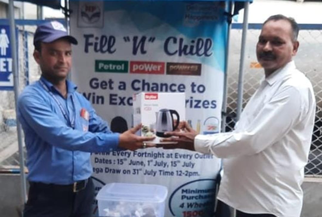 hpcl_gurugram's tweet photo. Join the "Fill n Chill" campaign!
Fill Petrol/poWer/poWer 95 for more than Rs. 300 (2W) or Rs. 1500 (4W) to enter our Fortnightly outletwise #luckydraw & #Megadraw
Participate by dropping your bill with name & number at select outlets.
Don't miss the opportunity to win big!⛽🎉 https://t.co/fv7YuPQXzp