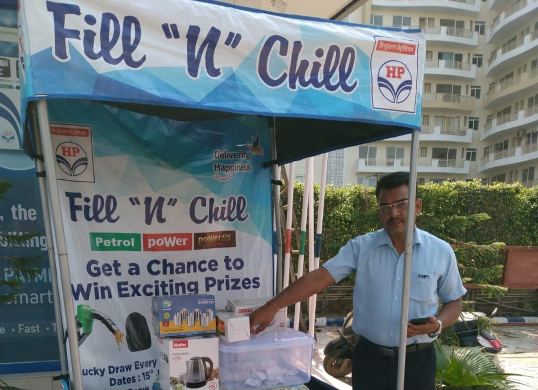 hpcl_gurugram's tweet photo. Join the "Fill n Chill" campaign!
Fill Petrol/poWer/poWer 95 for more than Rs. 300 (2W) or Rs. 1500 (4W) to enter our Fortnightly outletwise #luckydraw & #Megadraw
Participate by dropping your bill with name & number at select outlets.
Don't miss the opportunity to win big!⛽🎉 https://t.co/fv7YuPQXzp