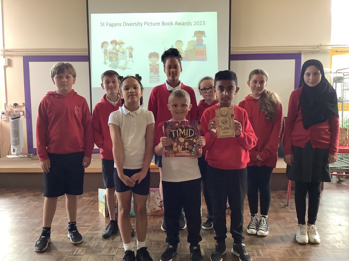 St Fagans children with our winning book, ‘Timid’ by @harryewoodgate