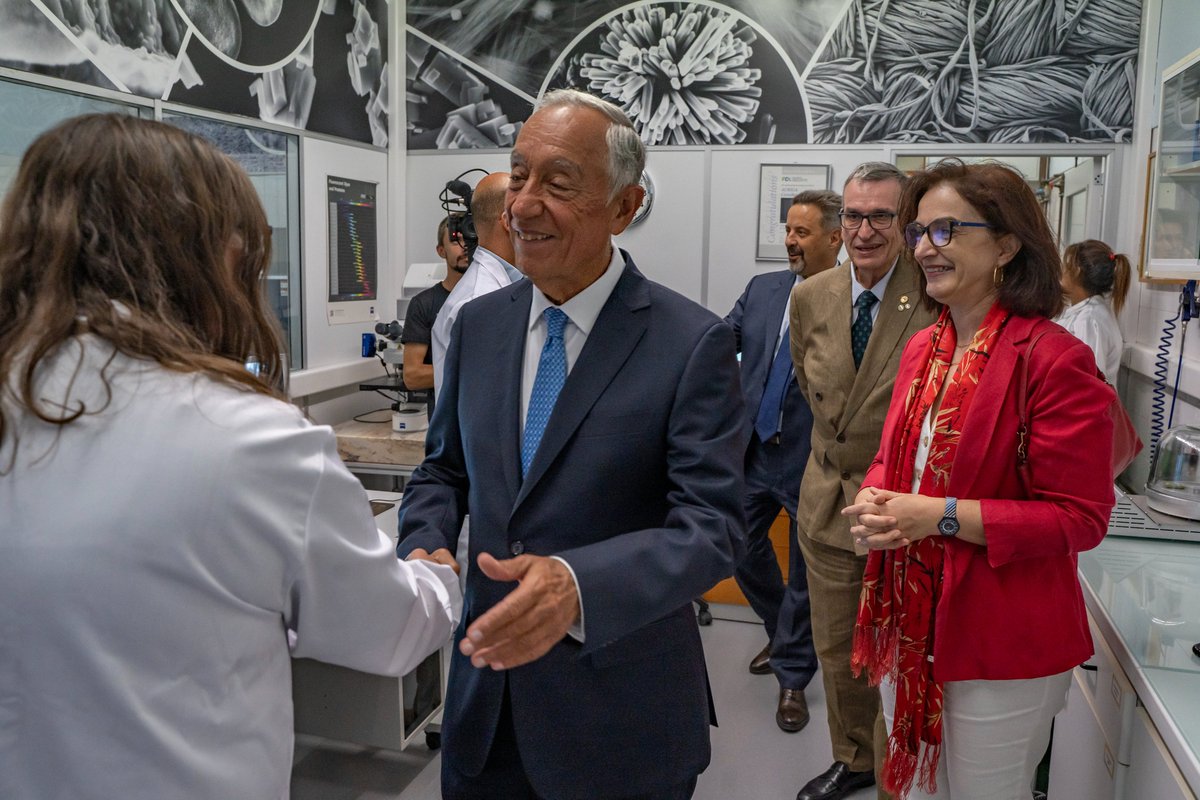 FCTNOVA's tweet photo. Ontem assinalamos mais um marco na nossa capacidade de investigação de ponta, com a inauguração, por Sua Excelência o Presidente da República, do Laboratório de Nanocaracterização e Materiais Avançados.
#cenimat #novafct #novadelisboa #governo #ccdrlvt #investigação #inovação https://t.co/EknKpbl0F4