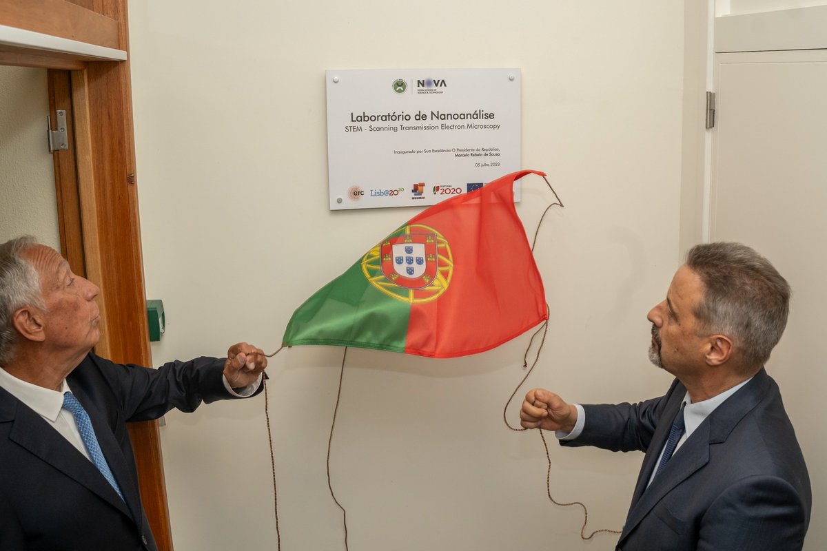 FCTNOVA's tweet photo. Ontem assinalamos mais um marco na nossa capacidade de investigação de ponta, com a inauguração, por Sua Excelência o Presidente da República, do Laboratório de Nanocaracterização e Materiais Avançados.
#cenimat #novafct #novadelisboa #governo #ccdrlvt #investigação #inovação https://t.co/EknKpbl0F4