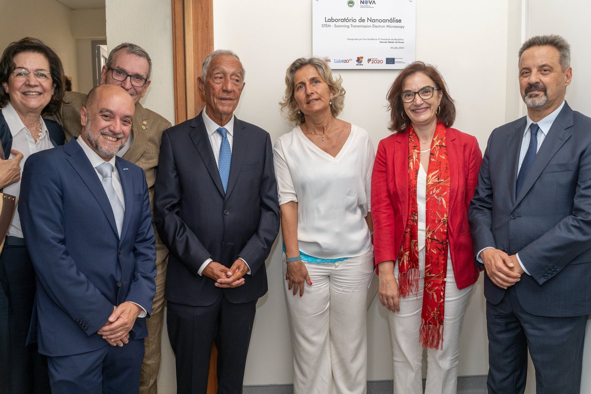 FCTNOVA's tweet photo. Ontem assinalamos mais um marco na nossa capacidade de investigação de ponta, com a inauguração, por Sua Excelência o Presidente da República, do Laboratório de Nanocaracterização e Materiais Avançados.
#cenimat #novafct #novadelisboa #governo #ccdrlvt #investigação #inovação https://t.co/EknKpbl0F4