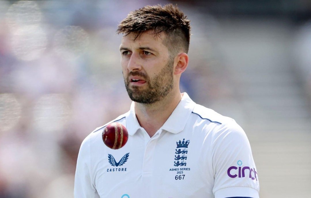 CricCrazyJohns's tweet photo. Mark Wood in his first 4 overs:

0, 0, 0, 0, 0, 0, 0, 0, 0, 0, 0, 0, 0, 0, 0, 0, 0, 0, 0, 0, 0, 0, 2, W (Khawaja). https://t.co/GJaQ6ieID0