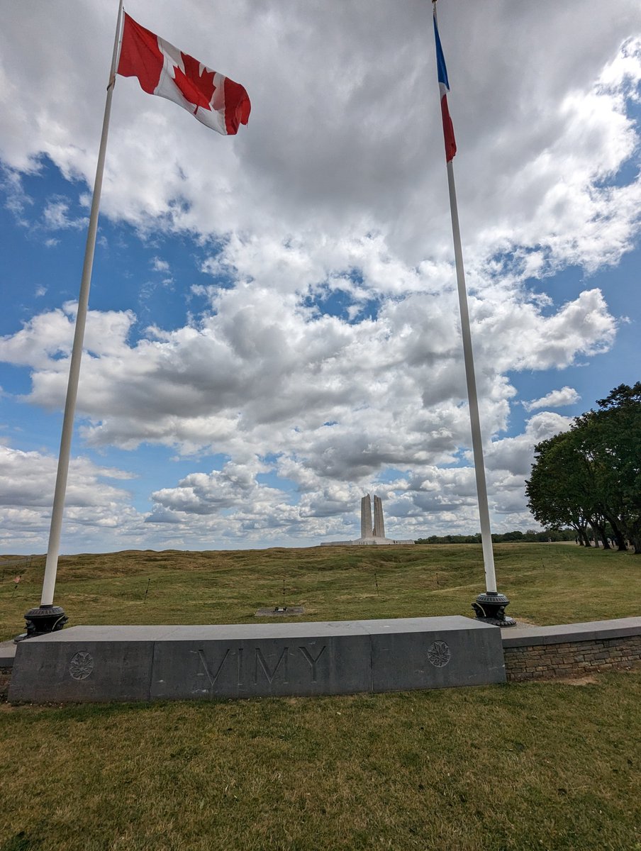 MrMooreHistory's tweet photo. Fantastic morning at Vimy Ridge, learning about the trenches, tunnels and Canadian World War One sacrifice. Old Boltonian Richard Horrocks on the memorial.

@BSBDbattlefield 

#BSBDY9 https://t.co/OAGIIiYyfJ