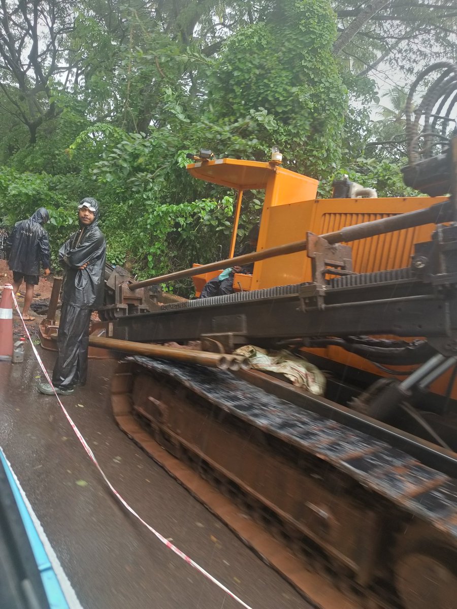 RGPOfficial_Goa's tweet photo. Road digging in rains at Betim verem Road by electricity department. This is clear violation of Collectors order. This is risking life of commuters .. @Coll_NorthGoa @GoaElectricity @goacm @DGP_Goa https://t.co/jHnPVAUPtD