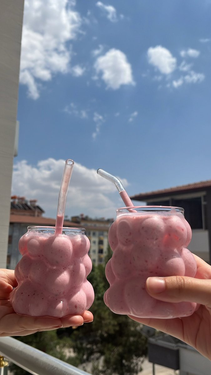 Dertleriniz üst üste geldiğinde ablanız size Yumoş içirerek dertlerinize son verir <a href="/kimbuniss/">Nisa</a>