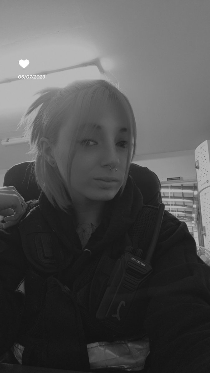 DarkDestiny2319's tweet photo. Love a monochromatic photo #selfie #blackandwhitephoto #worklife #tattoed https://t.co/Qns3f9ieE1