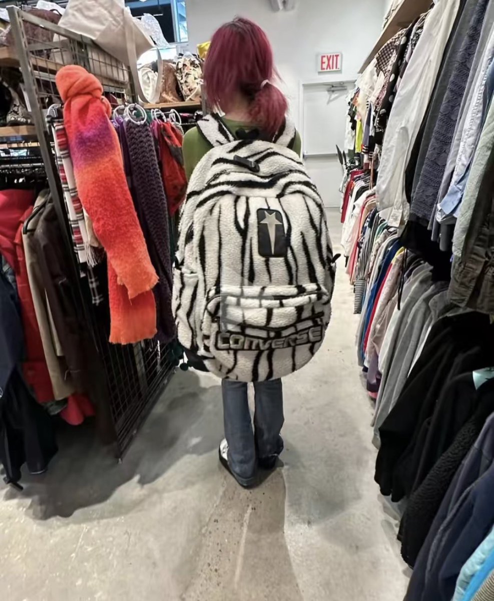 soobrise's tweet photo. SOOBIN'S BAG ON A NORMAL PERSON 😭😭😭 https://t.co/iklFICtPe2