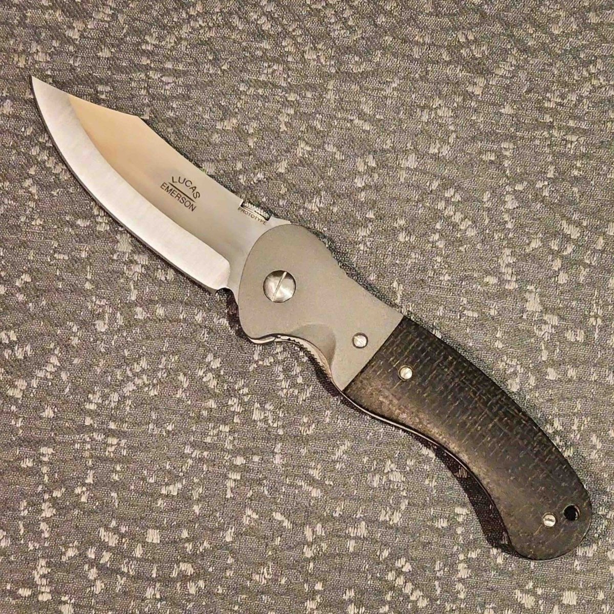 Emerson_knives's tweet photo. Not an @realernestemerson But a Lucas Emerson @emerson_archetype  handmade knife. 🔥

#Repost @gman509th
・・・
Blade Show score # 1 @emerson_archetype #UsualSuspectNetwork #EmersonKnives #EveryDayCarry #USN #LucasEmerson #BladeShow https://t.co/YWfqMPAfRu