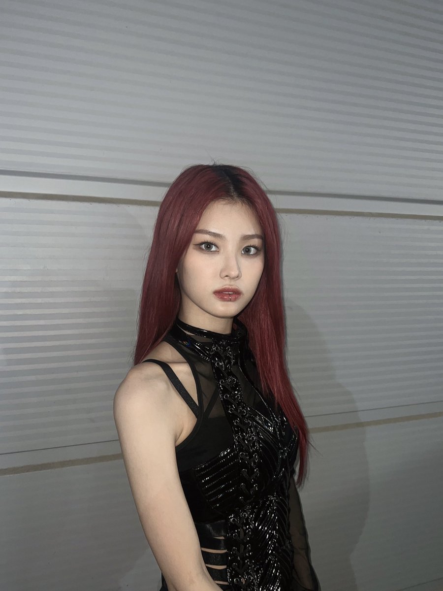 CUBE_LIGHTSUM's tweet photo. [#상아] Shut Down ❤️‍🔥 https://t.co/5G3etOjEKg