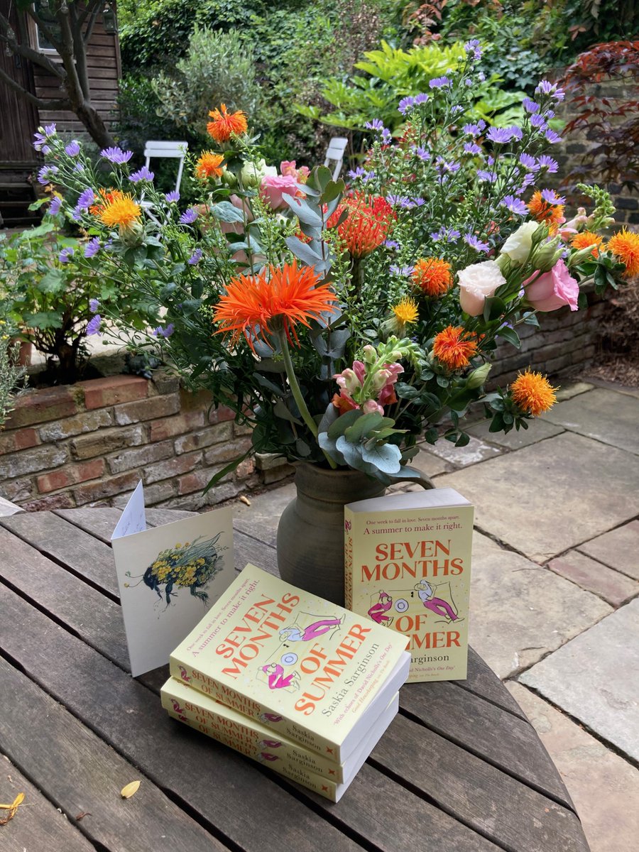 Seven Months of Summer is out in paperback today! Thank you so much to everyone who has read it, reviewed it, posted about it and put it on their stories. I really appreciate it. Happy summer reading 💛 #publicationday #launchday #SummerReading #newrelease #romanticnovel