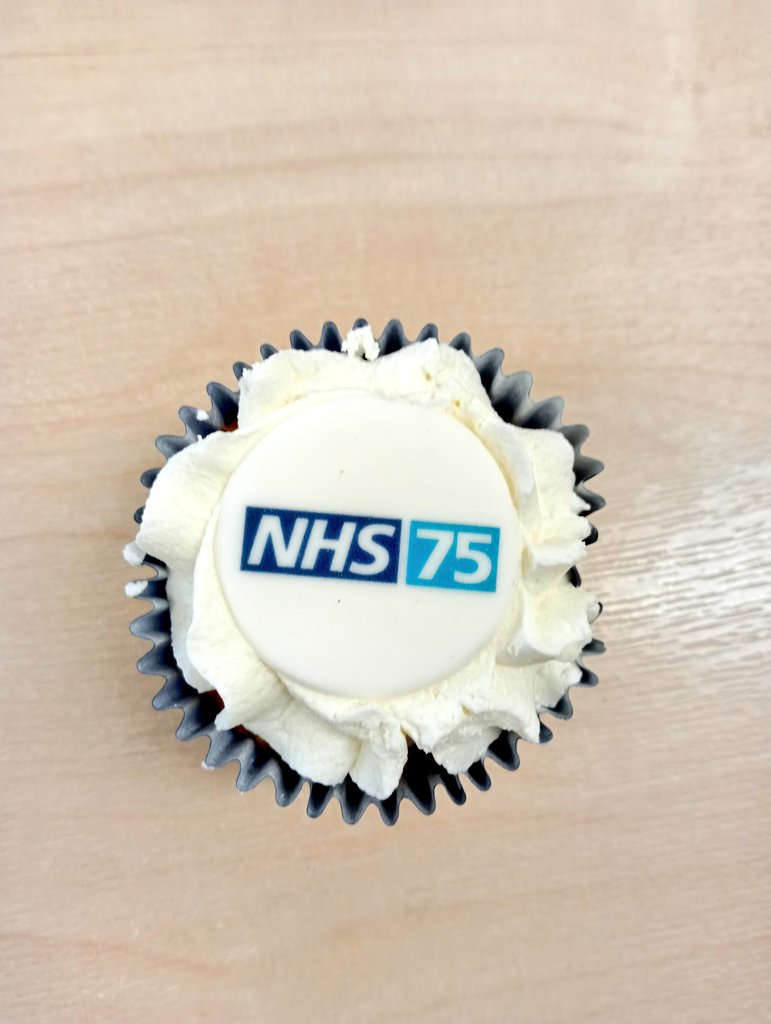 Free cakes to celebrate #NHS75birthday 🎈🎊🎂#happyteam