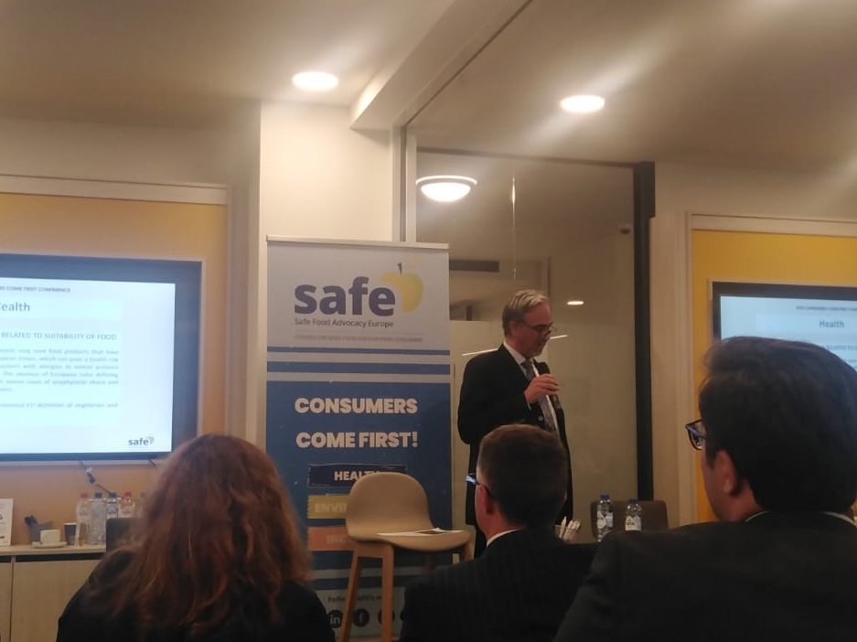 euroveg_eu's tweet photo. At the 2023 #ConsumerComesFirst Conference and we agree with @SafeFoodEurope on the need for clear and harmonised definition of vegan and vegetarian labelling ๐ฑ https://t.co/yS0e8f8NIt