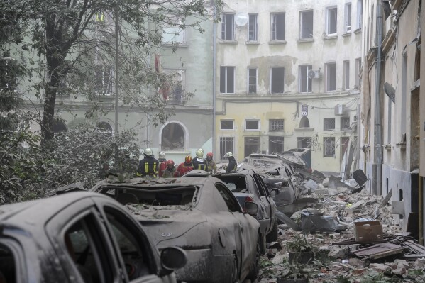 khrystyna_9's tweet photo. More than 250 apartments, 10 student dormitories, 2 universities, a sanatorium school and an orphanage were destroyed or damaged as a result of Russian attack on my hometown this morning. 
4 people were killed. The youngest was a 21-year-old girl💔 https://t.co/13pTvTH9IS