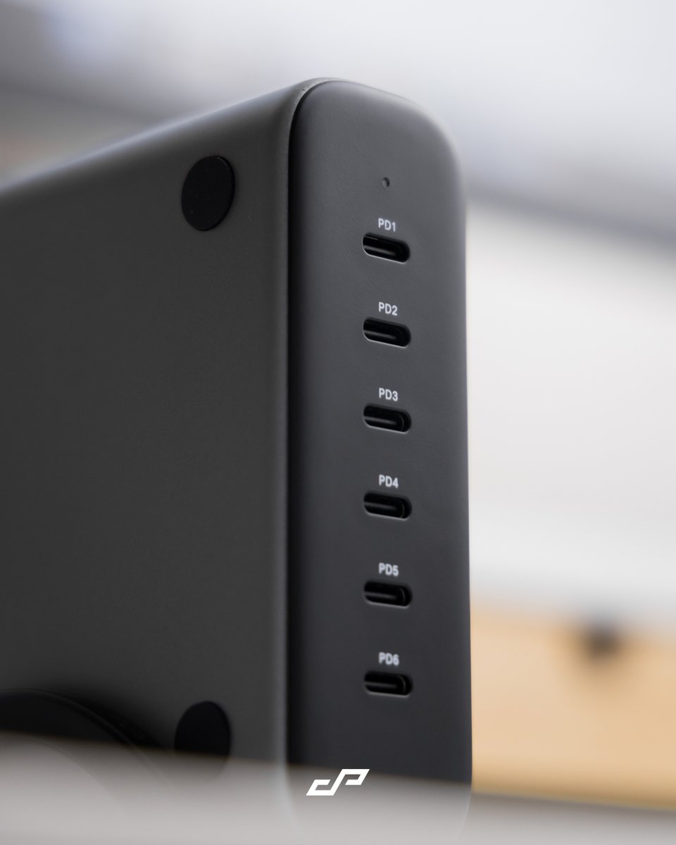 jeorgepaolo_'s tweet image. Easily became a staple on my desk. This is @Satechi 's 200W 6-Port USB-C GaN Charger! ⚡️

Check this Reel I made about it. Really proud of this one! instagram.com/p/CuUAV-tgeE_/

#satechi #desksetups