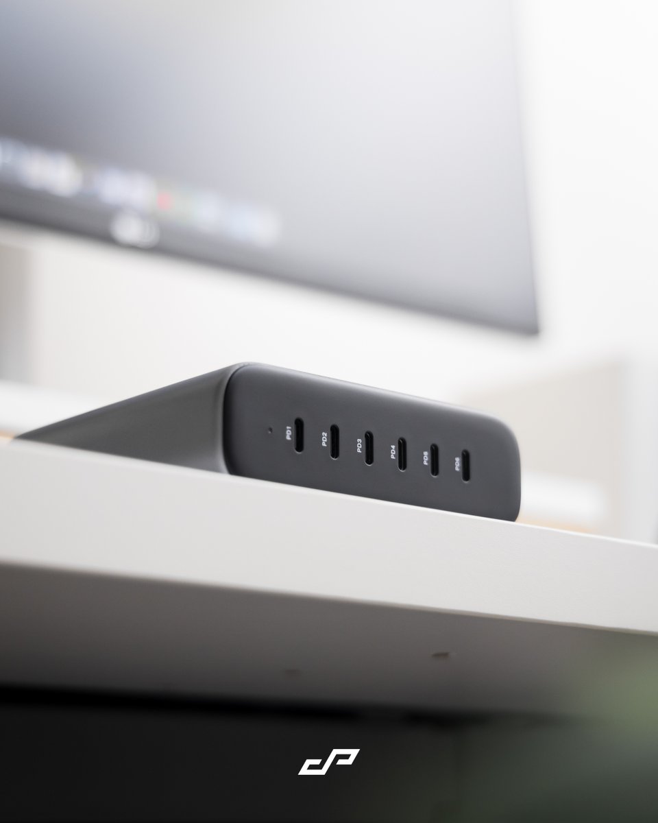 jeorgepaolo_'s tweet image. Easily became a staple on my desk. This is @Satechi 's 200W 6-Port USB-C GaN Charger! ⚡️

Check this Reel I made about it. Really proud of this one! instagram.com/p/CuUAV-tgeE_/

#satechi #desksetups