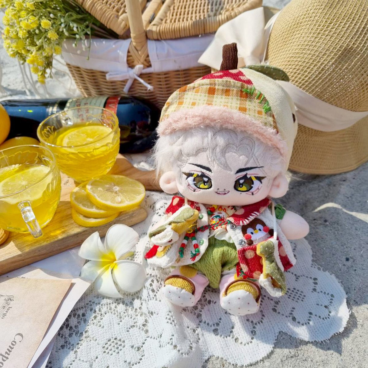 pinkeucarrots's tweet photo. Fresh squeezed lemonade in this hot weather☀️
I bring two cups, wanna enjoy it with me?🎵

#세븐틴인형 #seventeendolls #jundoll #문준휘 #seventeen娃 #seventeen #문준휘인형 #junhuidoll https://t.co/pmheUMIbnu