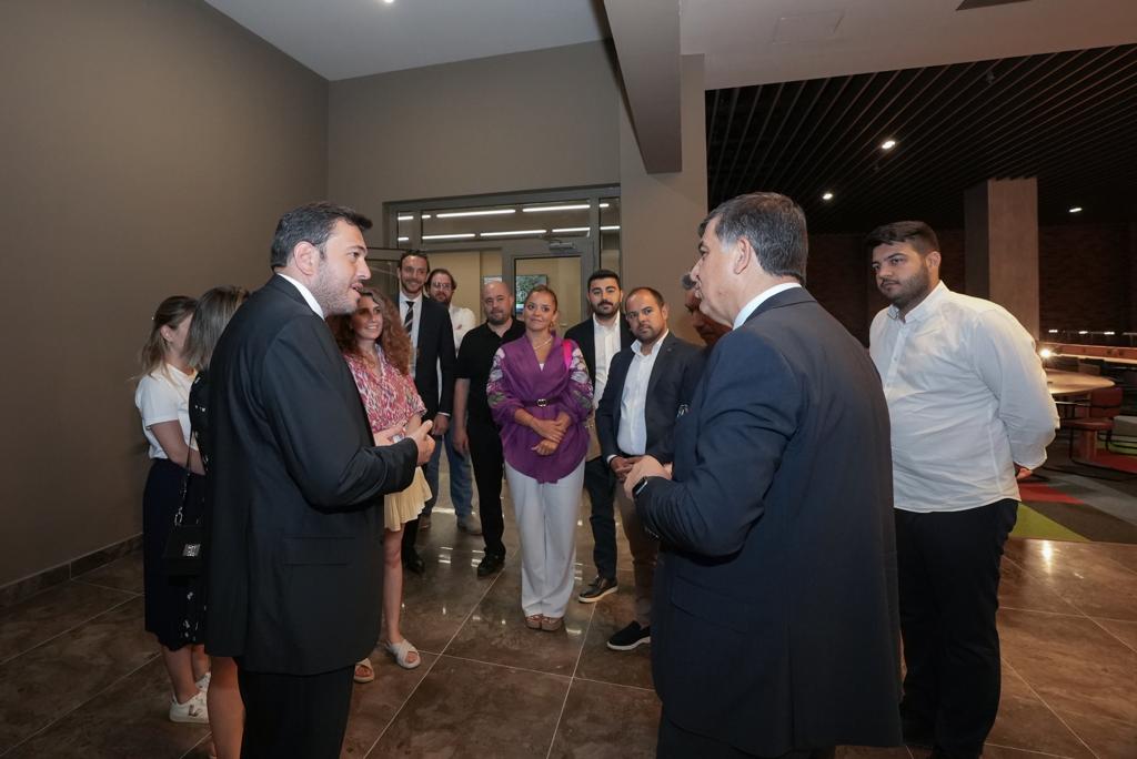 Gagiad's tweet photo. GAGİAD Yönetim Kurulu Başkanımız Cihan Koçer, Yönetim Kurulu Üyelerimiz, Kadınlar Kurulu Başkanımız ve Kadınlar Kurulu Üyelerimiz, şehrimizin gelişimine önemli katkılar sunacak eserlerden biri olan Devlet Tiyatrosu Şehitkamil Sahnesi'ni inceleyerek Şehitkamil Belediye Başkanı Sayın Rıdvan Fadıloğlu'ndan devam eden çalışmalar hakkında bilgiler aldılar.