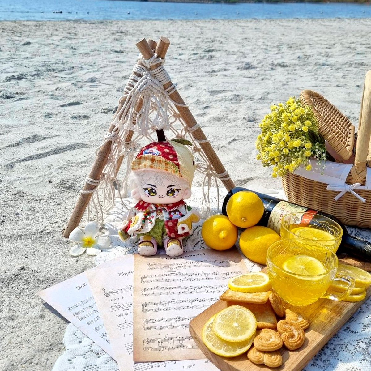 pinkeucarrots's tweet photo. Fresh squeezed lemonade in this hot weather☀️
I bring two cups, wanna enjoy it with me?🎵

#세븐틴인형 #seventeendolls #jundoll #문준휘 #seventeen娃 #seventeen #문준휘인형 #junhuidoll https://t.co/pmheUMIbnu