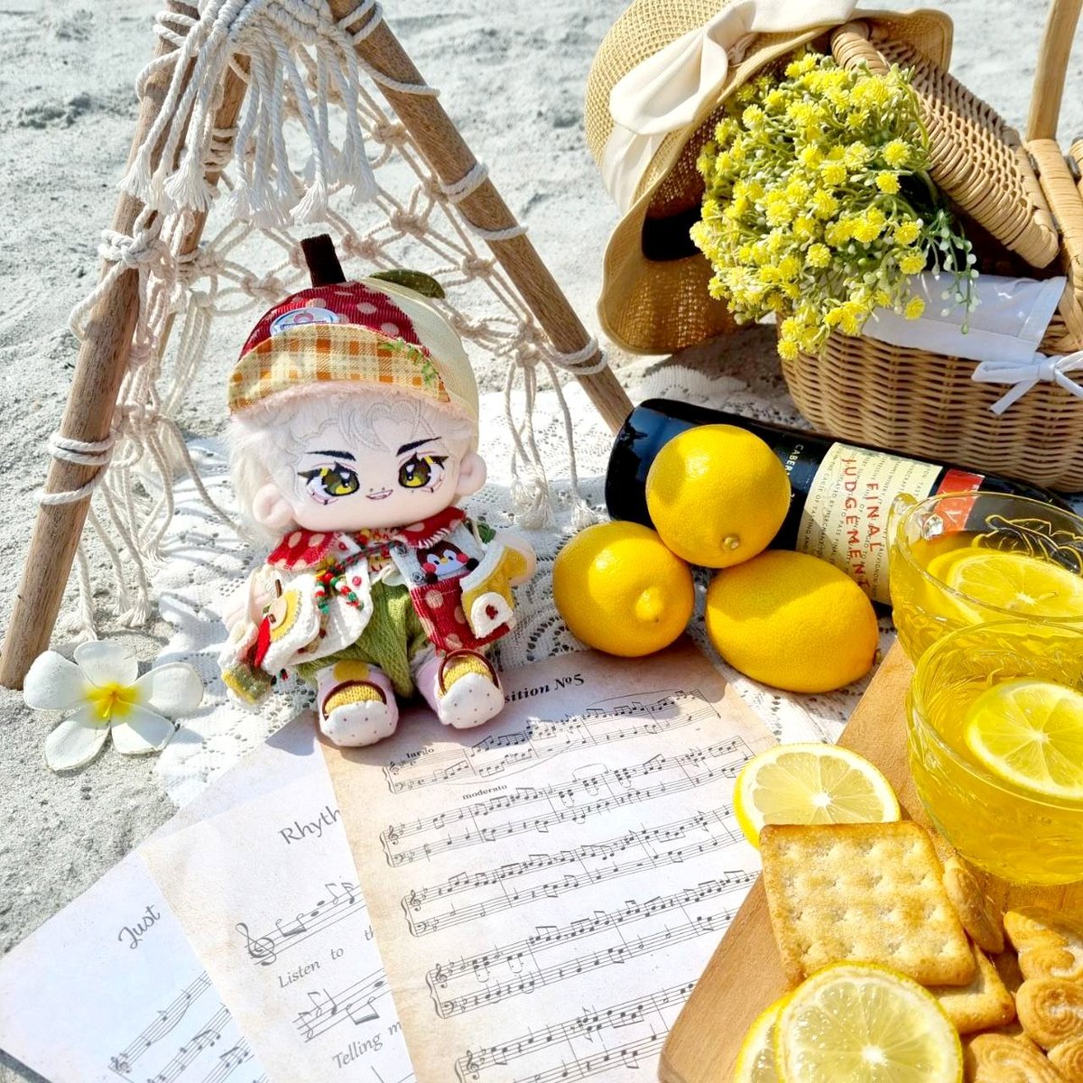 pinkeucarrots's tweet photo. Fresh squeezed lemonade in this hot weather☀️
I bring two cups, wanna enjoy it with me?🎵

#세븐틴인형 #seventeendolls #jundoll #문준휘 #seventeen娃 #seventeen #문준휘인형 #junhuidoll https://t.co/pmheUMIbnu