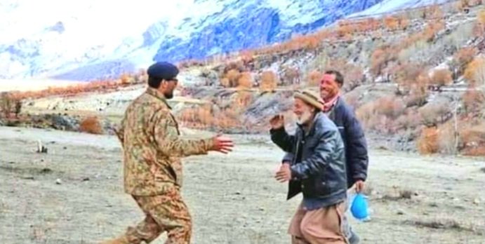 Float_ingHeart's tweet photo. شر پسندوں کو مسئلہ صرف اس پیار سے ہے🌹🇵🇰🌹 https://t.co/zWJOyh1zAk