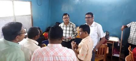 drdakjr's tweet photo. Supervision of #OSCBC ICR Survey forms validation process at different validation centers of #Keonjhar district by the observer Sri Sudhakar Sabaro, OAS(SAG), General Manager(PDS), Govt of Odisha. https://t.co/tfB7o8WGpa
