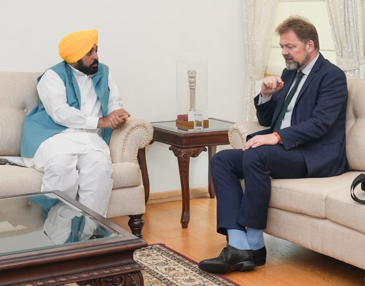 BhagwantMann's tweet image. ਅੱਜ ਚੰਡੀਗੜ੍ਹ ਆਪਣੀ ਰਿਹਾਇਸ਼ ਵਿਖੇ ਭਾਰਤ &apos;ਚ ਜਰਮਨ ਅੰਬੈਸਡਰ @AmbAckermann ਨਾਲ ਮੁਲਾਕਾਤ ਕੀਤੀ ਤੇ ਕਈ ਅਹਿਮ ਮਸਲਿਆਂ ਨੂੰ ਲੈਕੇ ਚਰਚਾ ਕੀਤੀ...

ਪੰਜਾਬ &apos;ਚ ਜਰਮਨੀ ਦੀਆਂ ਕੰਪਨੀਆਂ ਵੱਲੋਂ ਕੀਤੇ ਜਾ ਰਹੇ ਨਿਵੇਸ਼ ਬਾਰੇ ਗੱਲਬਾਤ ਕੀਤੀ ਤੇ ਨਾਲ ਹੀ ਸਿੱਖਿਆ ਖੇਤਰ ਨੂੰ ਲੈਕੇ ਅਹਿਮ ਵਿਚਾਰਾਂ ਹੋਈਆਂ...ਖਾਸ ਤੌਰ &apos;ਤੇ ਨੌਜਵਾਨਾਂ ਨੂੰ ਸਕਿੱਲ…