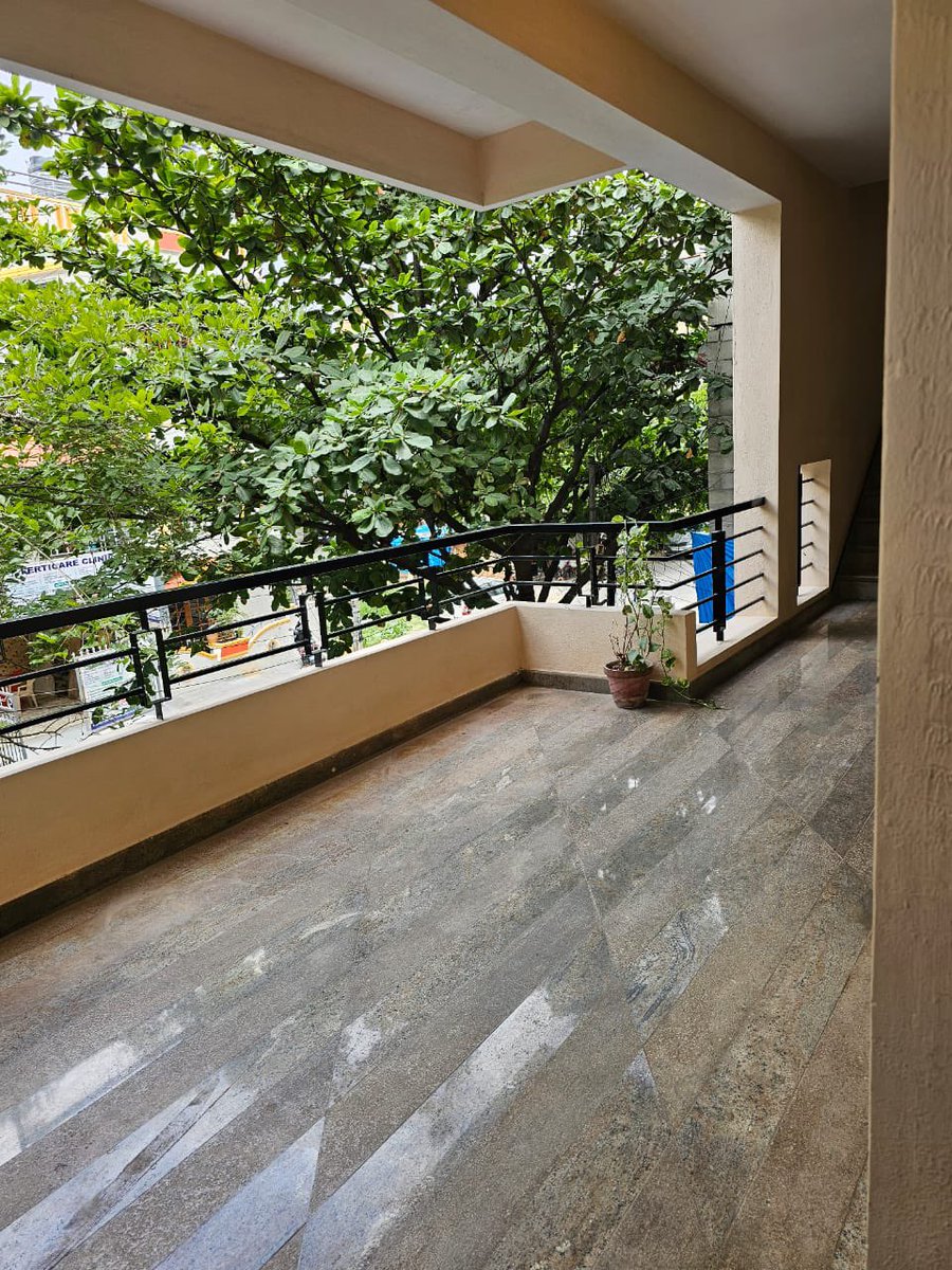 27aman1994's tweet photo. Hi folks,
Me and @KshitijKapil111 are looking for a 3rd roommate for our extremely spacious 3BHK in HSR Layout. 

Rent 70k 
2.85L Deposit 
1 month rent as Brokerage.

^ all divided by 3 

Dm for more deets

@BangaloreRoomi @peakbengaluru @twitrbnb @fmrbangalore @FindFlatmate https://t.co/mtHzCDfCzC