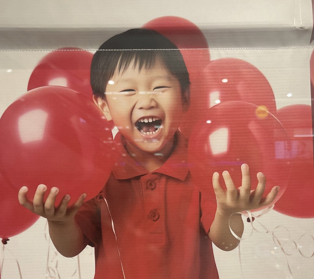 visakanv's tweet photo. local clothes retailer Giordano clearly using AI-generated images in its National Day ads

wife didn’t believe me for a few seconds until I started pointing out the details, extra fingers being an obvious clue https://t.co/j7Roe8ed2R