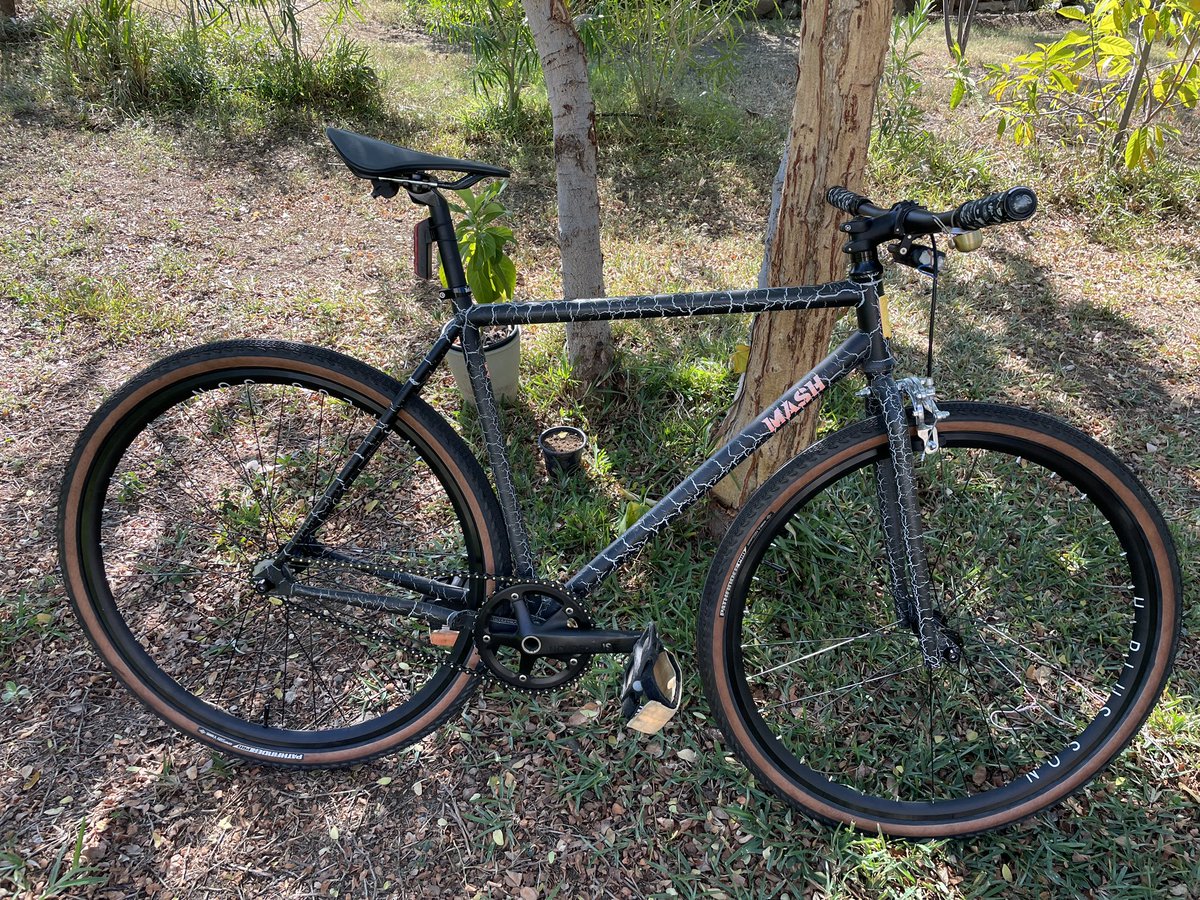 Edouard_Claude's tweet photo. Cette monture 🤩
#tracklocross #fixie #mash #blb @santafixie_FR 🔥🚀 ajoutez La Reunion 🇷🇪 dans vos destinations de livraison plz https://t.co/pex22Ee2pH