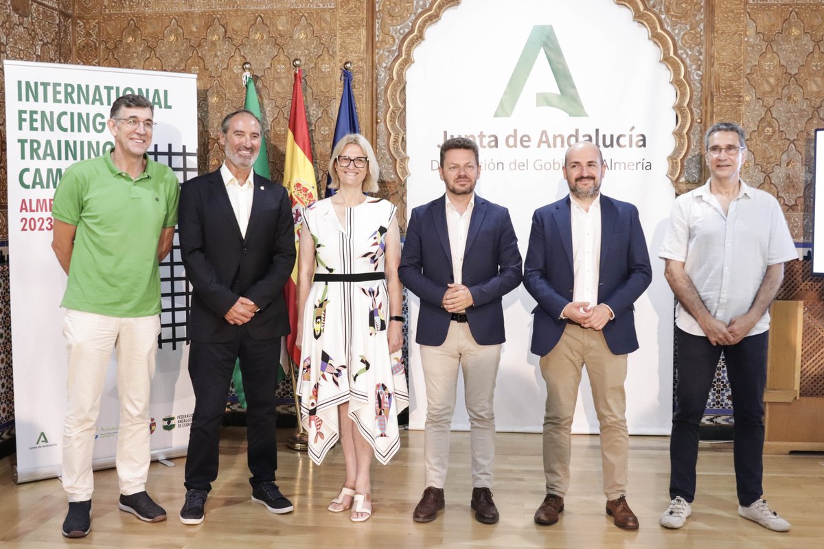 📌 La II Concentración Internacional de Esgrima reúne a 150 deportistas de todo el mundo en Almería.

▶️ Antonio J. Casimiro participa en la presentación que resalta la capacidad de la ciudad en la organización de eventos deportivos. 

#AlmeríaEsDeporte almeriaciudad.es/pmd/la-ii-conc…
