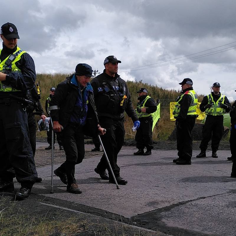 XRebellionUK's tweet image. ⚠️HAPPENING NOW⚠️
XR activists have just been arrested by the police for having blocked an ILLEGAL COAL MINE at Ffos-y-Fran, near Merthyr Tydfil! 

Where is the justice? 

It&apos;s time to end coal!
#EndFossilFuels #CoalMine @xr_cymru

👀 Updates to follow 💥