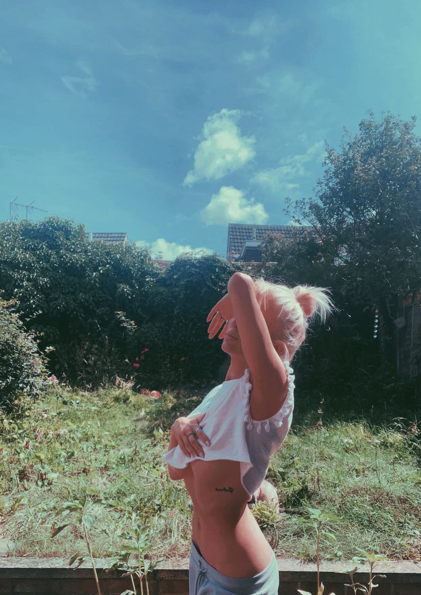 lashes 🐱 tweet media