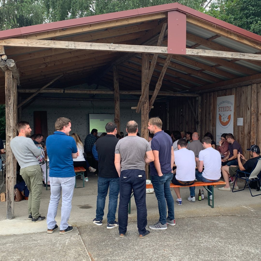 SyntaxSystemsDE's tweet image. Letzte Woche fand ein Abteilungsmeeting statt – aber nicht wie gewohnt im Office. Die Kollegen aus der ERP Supply Chain Services-Abteilung haben sich unter dem Motto Grill & Chill in einer Grillhütte in Viernheim versammelt, um auf das letzte halbe Jahr zurückzublicken. 🙌🏼#Syntax