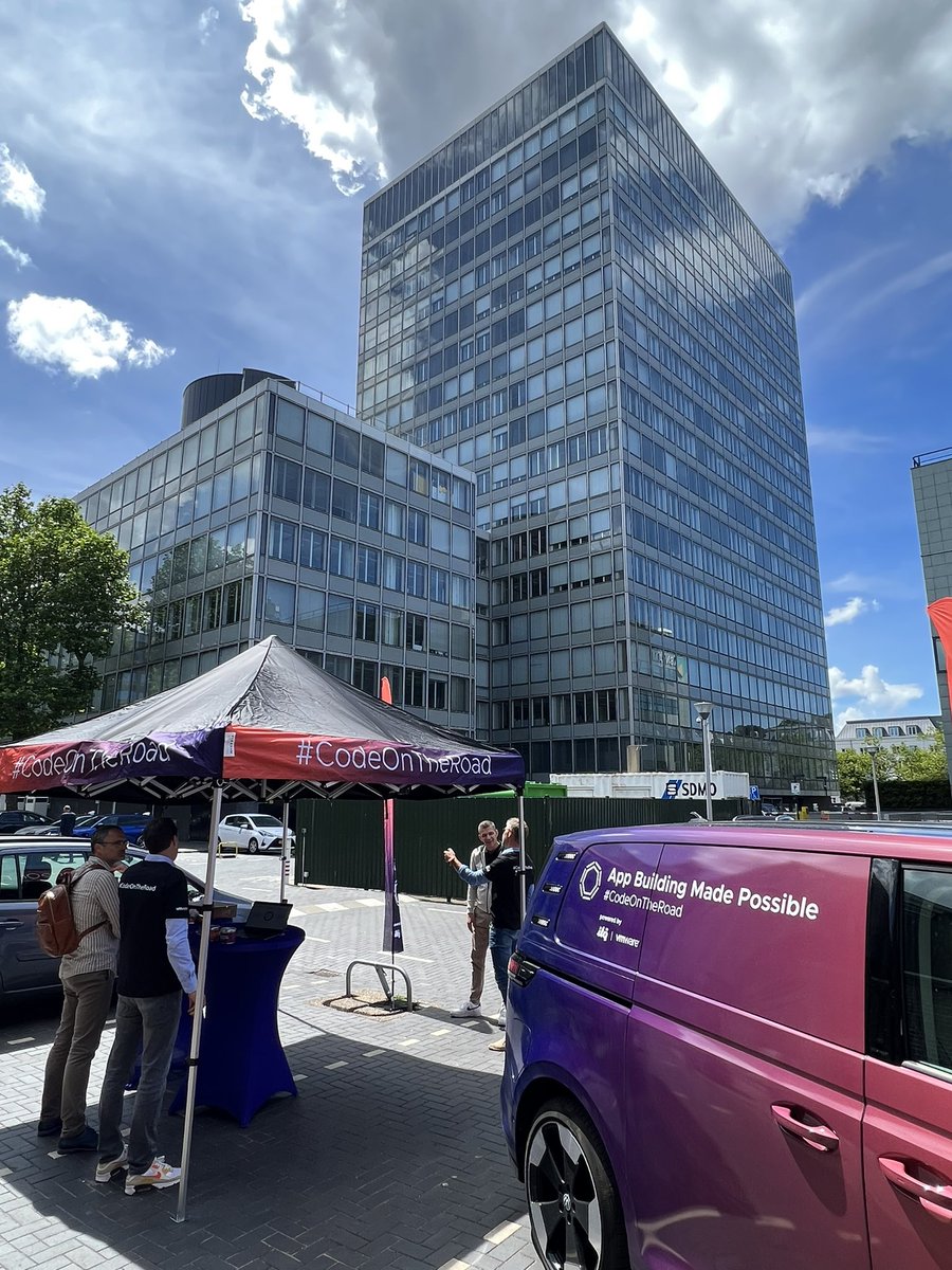 Martijn_van_Tol's tweet image. 2nd #CodeOnTheRoad-stop of the day, The Hague this time, @SSC_ICT! ☀️🏙️🧑‍💻🚐