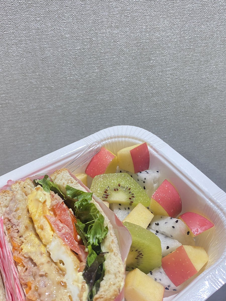 GajuuBkk's tweet photo. แซนวิชทูน่ากับผลไม้สด 🥪🐟🍎🥝 

รับจัดเบรค/food support
สนใจสามารถสั่งซื้อได้หรือสอบถามเพิ่มเติมได้นะคะ

#แซนวิช #รับจัดเบรค #อาหารเช้า #foodsupport #ฟู๊ดซัพพอร์ต https://t.co/cN62RKadgv