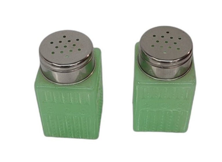 PalacePainted's tweet image. Jadeite Salt And Pepper Shaker Set Vintage Kitchenware tuppu.net/c4c9b863 #kitchenconnection #Etsy #SaltAndPepper