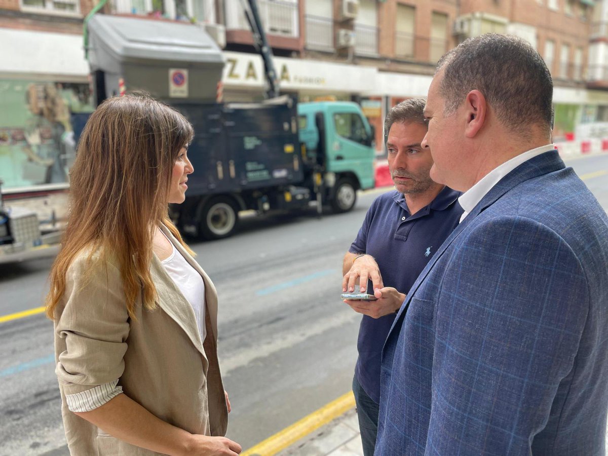 AytoMurcia's tweet photo. La limpieza de choque del #PlanRecupera llega al Barrio del Carmen para adecentar sus calles, plazas y jardines
El plan ha actuado en 17 barrios y pedanías de Murcia en la última semana, triplicando los medios humanos y técnicos para su puesta a punto
ℹ️https://t.co/7oUF8QhECO https://t.co/HTQoyyQezd