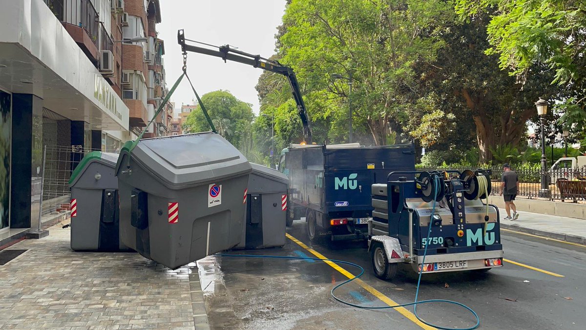 AytoMurcia's tweet photo. La limpieza de choque del #PlanRecupera llega al Barrio del Carmen para adecentar sus calles, plazas y jardines
El plan ha actuado en 17 barrios y pedanías de Murcia en la última semana, triplicando los medios humanos y técnicos para su puesta a punto
ℹ️https://t.co/7oUF8QhECO https://t.co/HTQoyyQezd