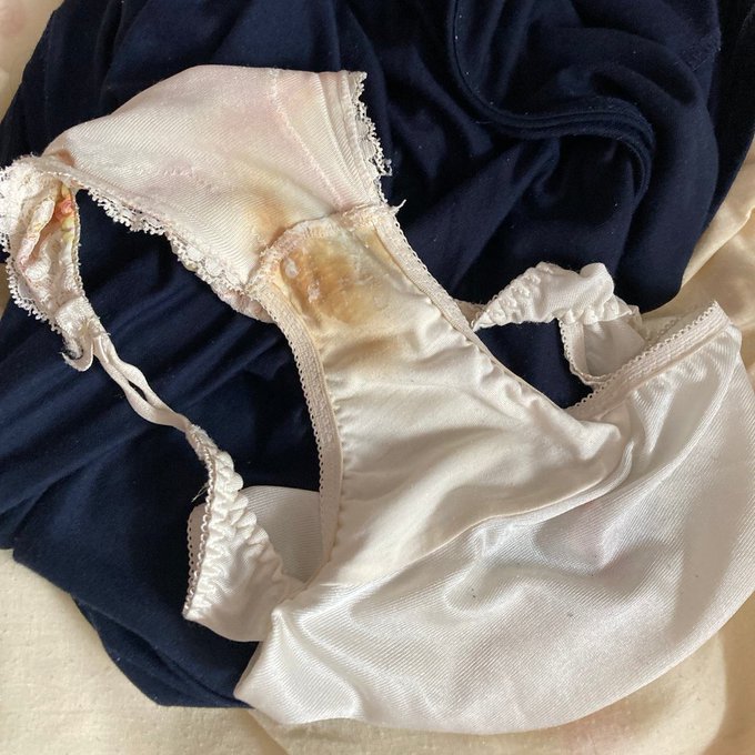 もう何年も履いてる♡ そろそろ買い換えよっかな？ パンツ売り子は検討中😶&zwj;🌫️ I don't know how many years I've been wearing them♡ Maybe it's<a href="/tag/japanese"class="tags"><span>#japanese</span></a><a href="/tag/panties"class="tags"><span>#panties</span></a><a href="/tag/wet"class="tags"><span>#wet</span></a><a href="/tag/%E8%87%AA%E6%92%AE%E3%82%8A"class="tags"><span>#自撮り</span></a><a href="/tag/orgasm"class="tags"><span>#orgasm</span></a><a href="/tag/masturbation"class="tags"><span>#masturbation</span></a>