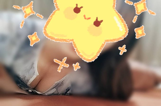 おっぱいが盛れた記念に載せときます♡ 大人っぽく見えるけどこう見えてまだ10代🤫🤫 https://t.co/ysZZHjD5KT