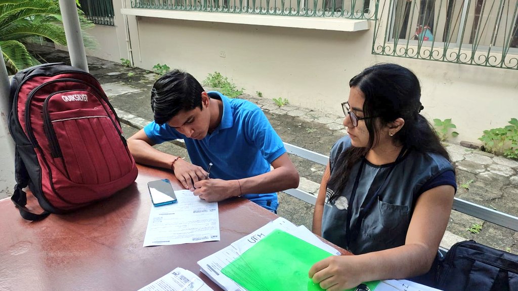 CNEManabi's tweet photo. 📝 | Nuestros notificadores se encuentran realizando su trabajo en las Facultades de Filosofía, Administración y Ciencias de la Salud de la Universidad Técnica de Manabí.

Los miembros de las Juntas Receptoras del Voto participarán en las #EleccionesAnticipadas2023Ec🇪🇨. https://t.co/XGcGP5lXwl