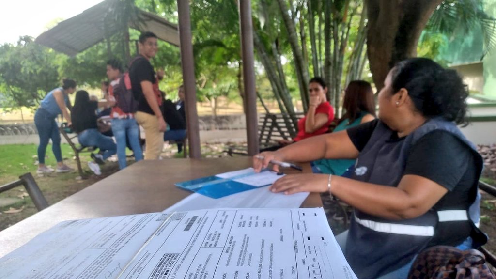 CNEManabi's tweet photo. 📝 | Nuestros notificadores se encuentran realizando su trabajo en las Facultades de Filosofía, Administración y Ciencias de la Salud de la Universidad Técnica de Manabí.

Los miembros de las Juntas Receptoras del Voto participarán en las #EleccionesAnticipadas2023Ec🇪🇨. https://t.co/XGcGP5lXwl