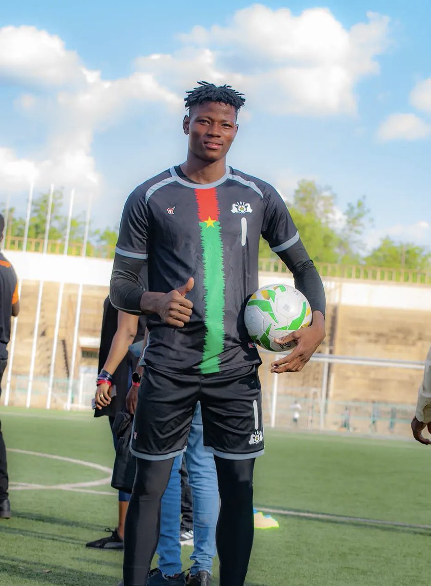pronosin's tweet photo. [#BurkinaFaso 🇧🇫] :

Interview de Traoré Mohamed Zegue 🎙️:

➡️Meilleur gardien du championnat burkinabé🥇
➡️Vainqueur du championnat 2022/2023 🏆
➡️Troisième gardien de la sélection du Burkina Faso 🥉
➡️Soulama d’or 🥇

1/1

#AfricanFootball #Africa #FasoSports https://t.co/bzO5FFmALS