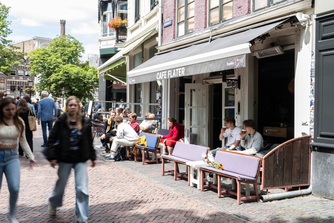 duicnl's tweet photo. Gemeente Utrecht wil cafés verbieden om tijdens openingstijden deuren en ramen te openen https://t.co/WLZ3rFSOh2 via @duicnl https://t.co/VWXxzrQPfD