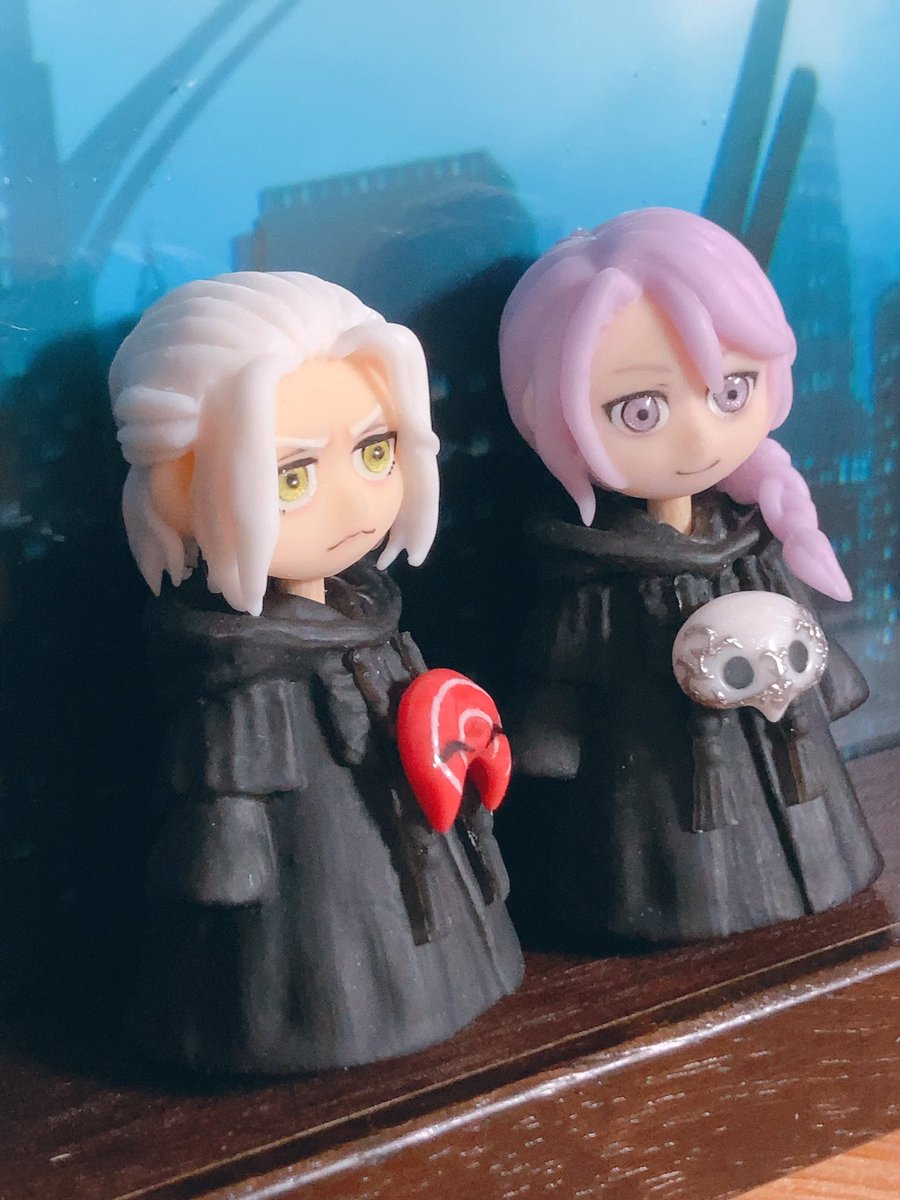 c_celeste108's tweet photo. ネイル工房さんの粘土ジェルはなんとこういう遊び方もできます(顔と髪の毛と画面ぜんぶ粘土ジェル製です)
瞳にマグネットジェル仕込んでるのでめちゃくちゃキラキラします😌 https://t.co/cEZLp4BdPV