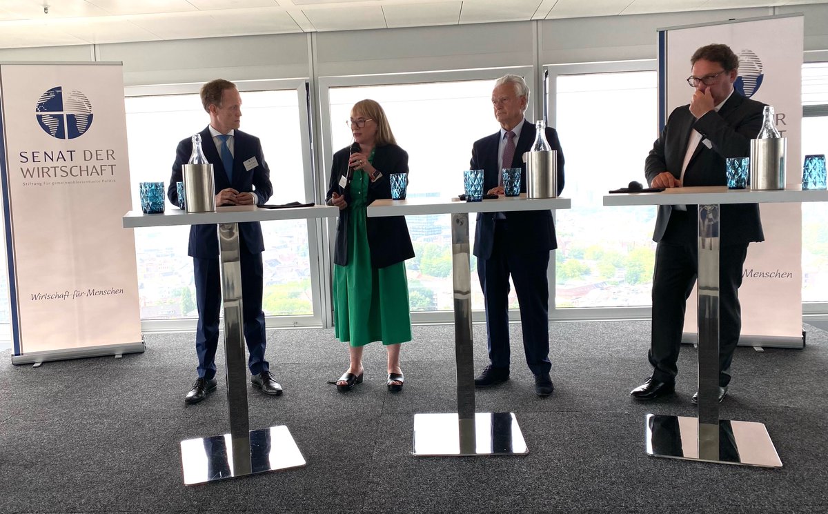 Kirsten Heller, VI's Executive Board Member and Senator at Senat der Wirtschaft Deutschland (@dersenat), discussed the internationalisation of German companies. Taking the perspective of HR, she spoke about the impact internationalisation has on the German employment market.