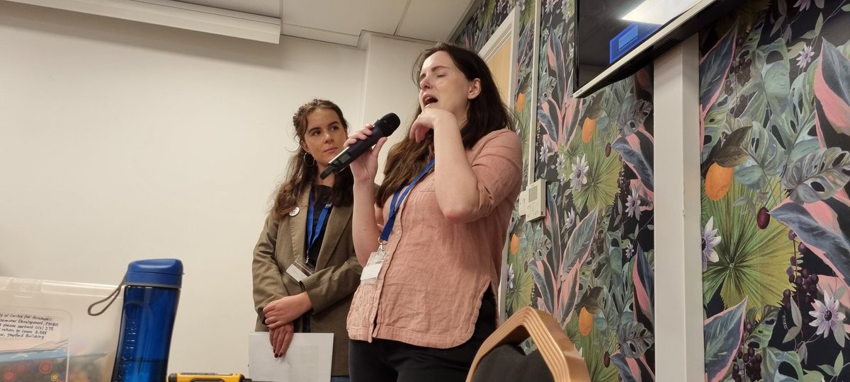 Presenter's eye view of <a href="/HCRInstitute/">HCRInstitute</a> 's Eloïse Jones (2nd Yr UG) &amp; <a href="/sthlmresilience/">Stockholm Resilience Centre</a> 's <a href="/drrhysarcher/">Dr Rhys Archer</a> (tutor) sharing their experiences of <a href="/ULLManchester/">University Living Lab</a> <a href="/OfficialUoM/">The University of Manchester</a> 's #ITLConf23. What a cracking team! @SustainableUoM <a href="/UoMEngage/">engagementmanchester</a> #TeachSDGs #SDG17 universitylivinglab.org